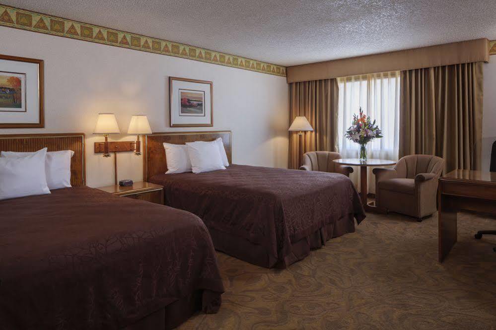 High Desert Inn Елко Екстериор снимка