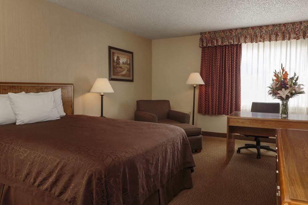 High Desert Inn Елко Екстериор снимка
