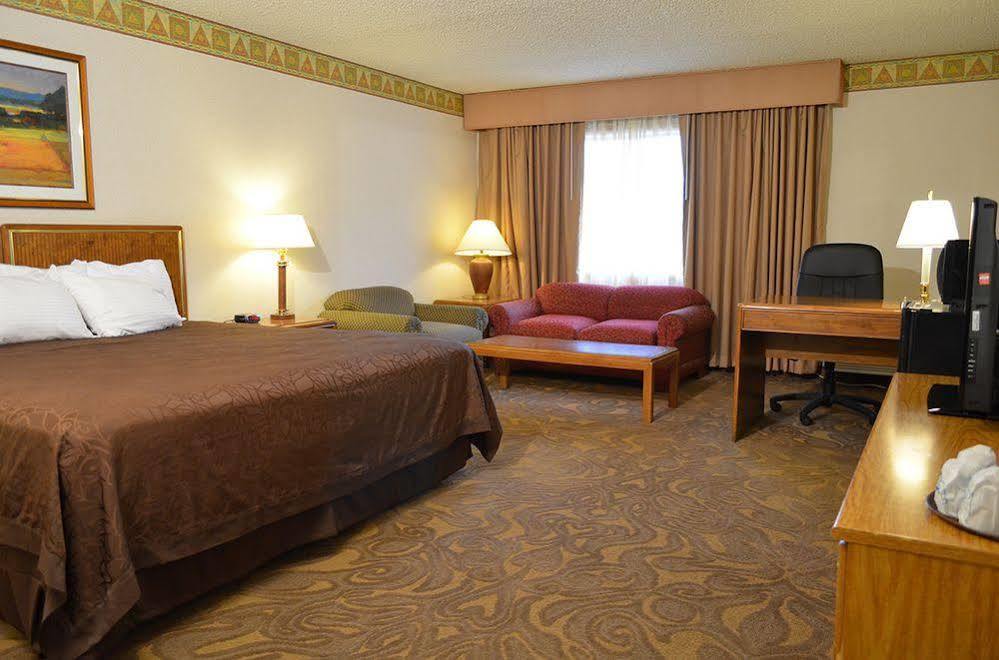 High Desert Inn Елко Екстериор снимка